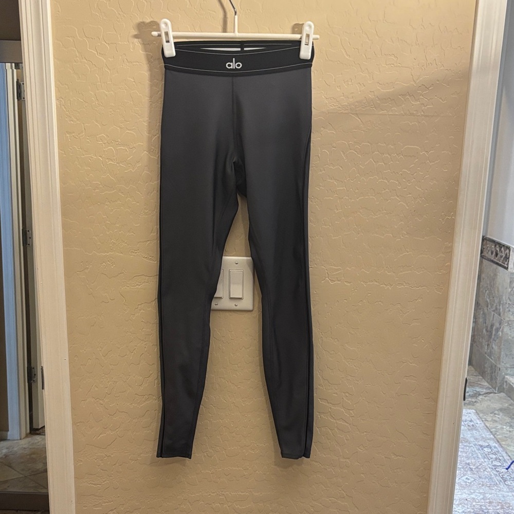 ALO Yoga Black and Anthracite Leggings